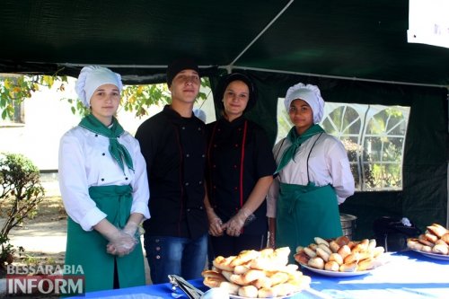 Благотворительный обед для пожилых людей в Измаиле — учащиеся ЦПТО обслужили пенсионеров как в ресторане