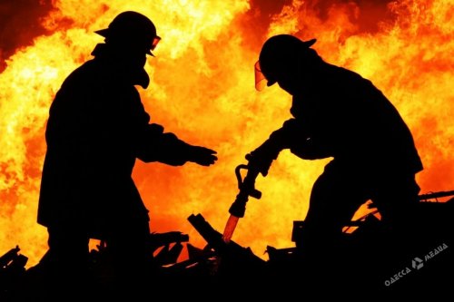 17 спасателей ликвидировали возгорание кафе-ресторана на побережье Одессы