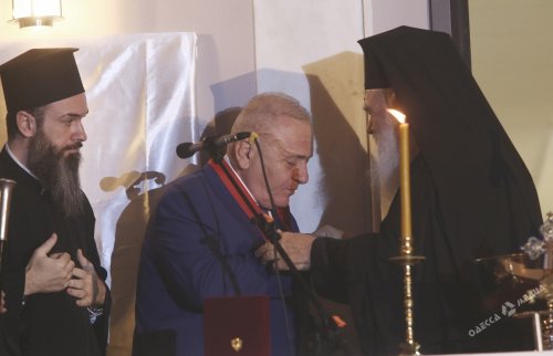 Архиепископ Афин и всей Эллады наградил одесского застройщика Пантелеймона Бумбураса за меценатство