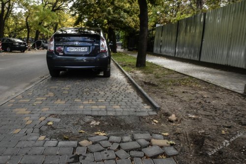 Тротуары на Французском бульваре в Одессе: фешенебельный район для тех, у кого нет ног? (фоторепортаж)