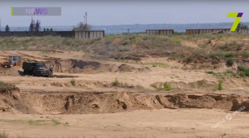 Нашли мертвым в песчаном карьере: полиция Одесской области расследует убийство мужчины