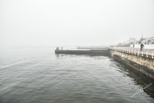 Одессу окутал дымный туман (фоторепортаж)