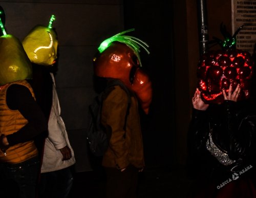Одесса перед Хэллоуином: люди-тыквы и фонарики в головах (фото)