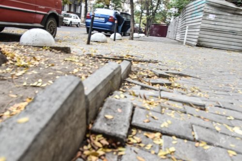 Легендарная улица Гоголя в объективе: ремонты зданий и разрушенные тротуары (фоторепортаж)