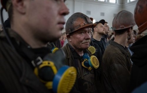На территории шахты на Донбассе произошел пожар