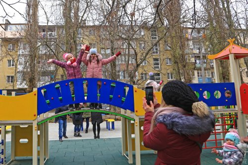 На Черемушках открылась первая детская площадка, построенная за счет «Общественного бюджета» (общество)