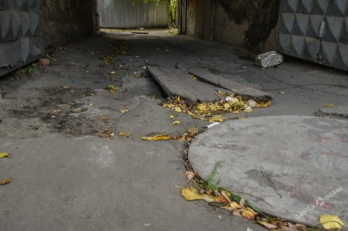 Дороги и заброшенные дома Пересыпи: место, где нужно смотреть под ноги и вверх (фоторепортаж)