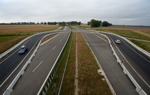 Кабмин одобрил привлечение €450 млн кредита на ремонт дорог