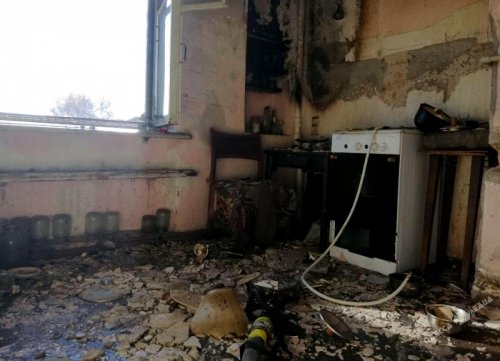 В Одессе 13 спасателей ликвидировали пожар в квартире и предотвратили взрыв газа (фото)