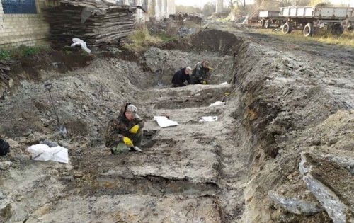 В Ровенской области под асфальтом обнаружили могилу воинов УПА