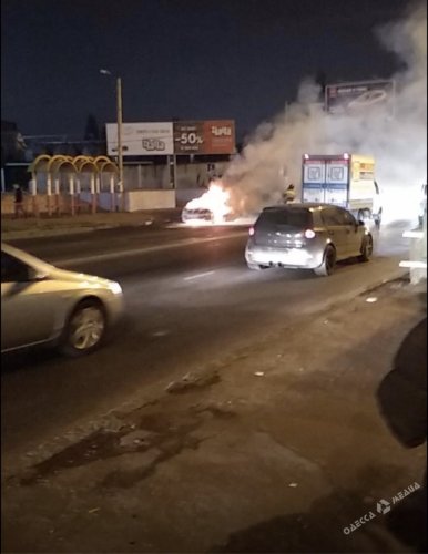 В Одессе на ходу загорелась машина (фото)