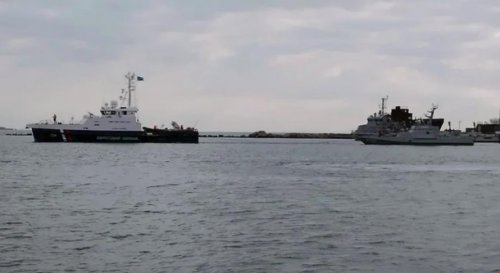 Украинские военные корабли покидают Керчь - СМИ