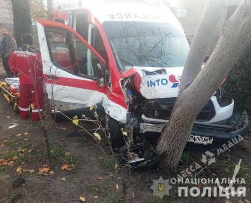 В Одессе иномарка влетела в скорую помощь: есть пострадавшие