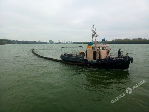 На Дунае обнаружили двухсотметровое нефтяное пятно
