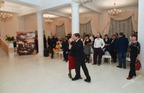 В одесском Дворце бракосочетания танцевали танго (фоторепортаж)