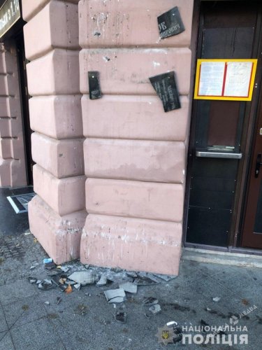 Полицейские нашли вандала, который разбил мемориальную табличку Игорю Иванову