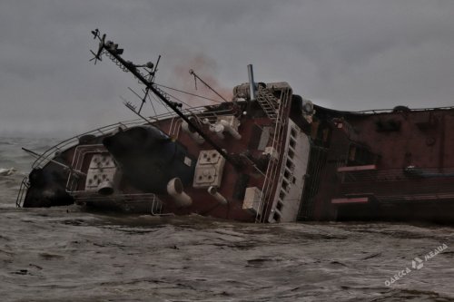 Операция по спасению экипажа с тонувшего танкера «Делфи»: как это было (фоторепортаж)