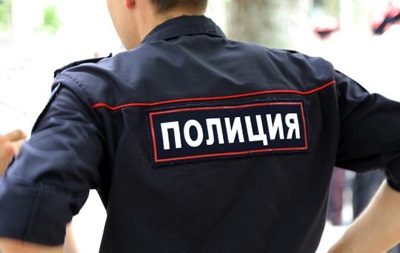 Пьяный крымчанин протащил полицейского на капоте
