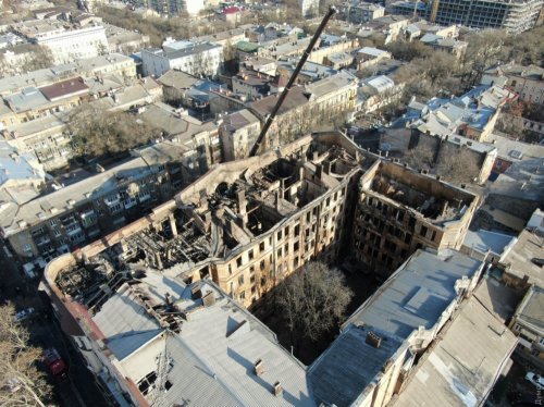 Завтра часть сгоревшего дома Асвадурова начнут демонтировать: движение по Пушкинской будет перекрыто