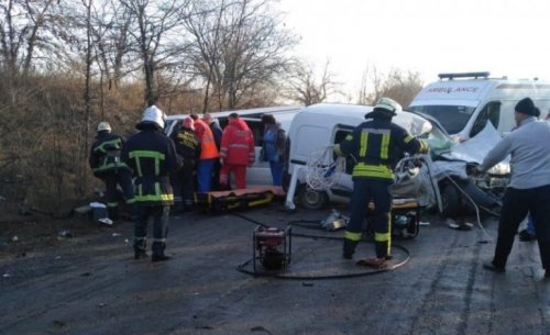 В Белгород-Днестровском районе столкнулись фургон с легковым автомобилем: есть жертвы