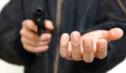 Житель Саратского района угрожал двум одесситкам пистолетом