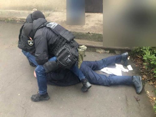 Вымогал деньги у свидетеля: в Одесской области на взятке попался следователь полиции (фото, видео)