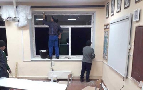 В Кубее меняют окна школы
