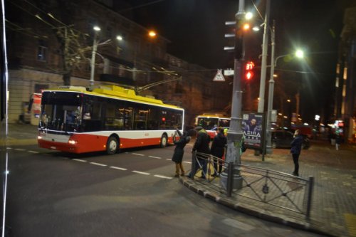 По Одессе проехала праздничная колонна троллейбусов