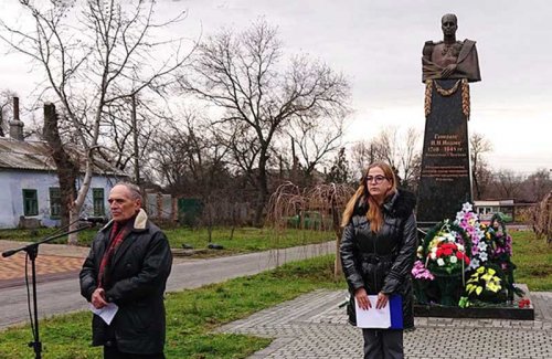 Болградцы пришли к памятнику Инзову