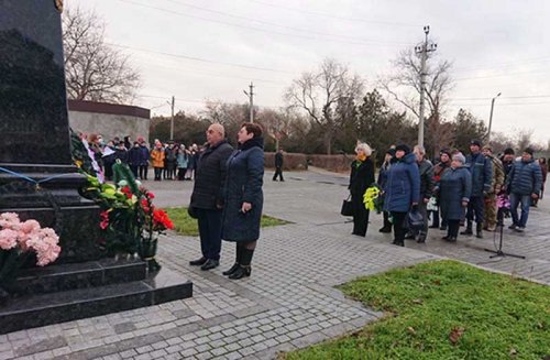 Болградцы пришли к памятнику Инзову