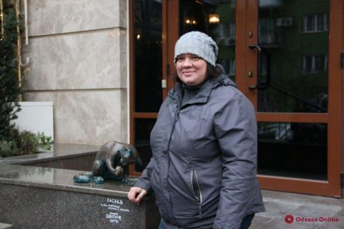 В центре Одессы появилась новая кошачья скульптура