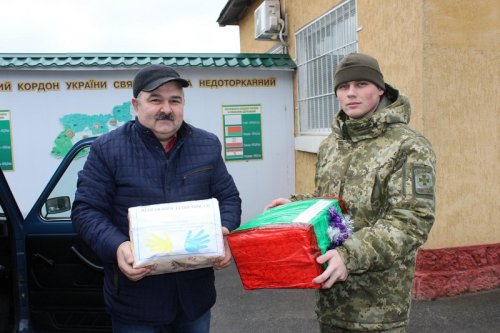 Дети Белгорода-Днестровского сделали подарки пограничникам
