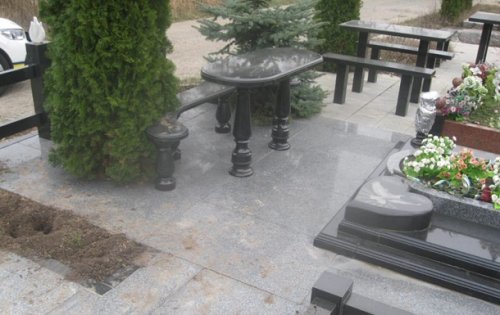 Под Киевом осквернили могилу Героя Украины