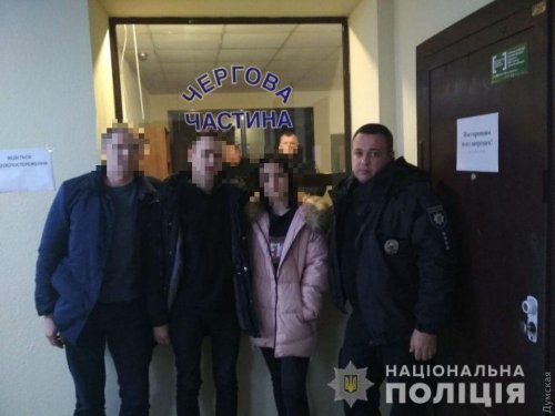 В Черноморске разыскали пару сбежавших подростков из Киева: они сменили внешность и устроились на работу
