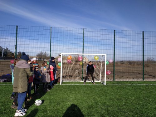 В Белгород-Днестровском районе в новом году жителям подарили мини-футбольное поле