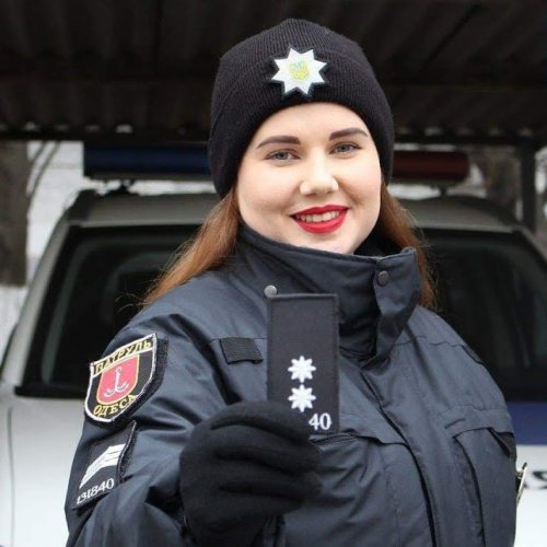 В Одессе 30 новобранцев получили погоны патрульных. Им обещают квартиры в лизинг и зарплату от 12 тыс. гривен