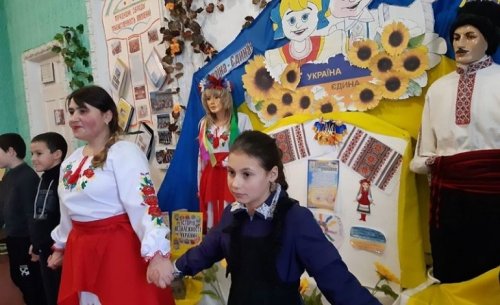 Тарутинский район: в селе Петросталь дети воссоздали живую картину единения державы