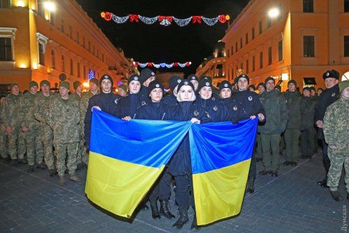 Живая цепь и пульсирующее сердце: в центре Одессы отметили День Соборности Украины