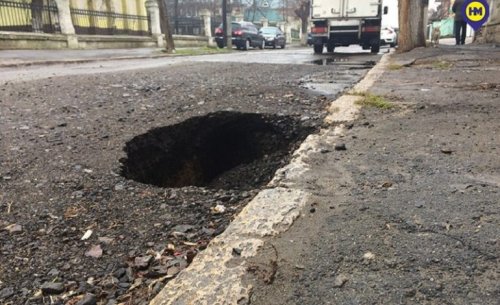 Почему на улице в Белгороде-Днестровском вновь образовался провал