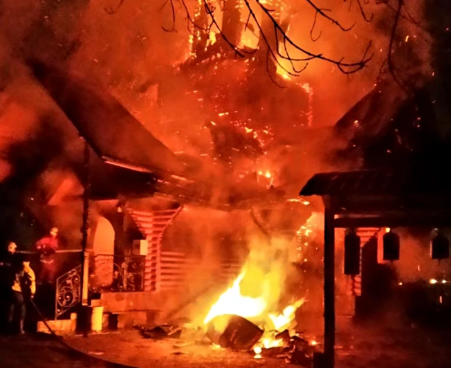 В Закарпатской области страшный пожар уничтожил деревянный храм