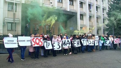 Жители Затоки пикетировали ОГА, призывая губернатора остановить беспредел чиновников (общество)