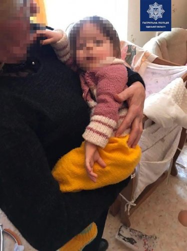 В Одессе неадекватная мать пыталась задушить годовалую дочку