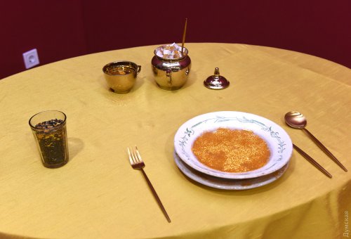 Золото партии в одесской галерее: первозданная материя ковра и блестящий суп