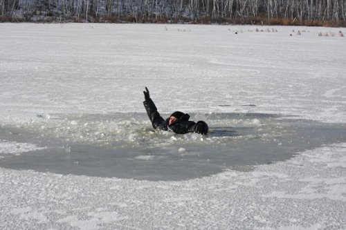 В Запорожской области трое детей провалились под лед и утонули