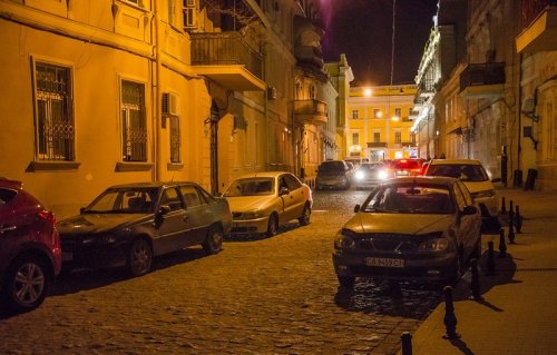 Воронцовский переулок в центре Одессы снова полон автомобилей (фото)