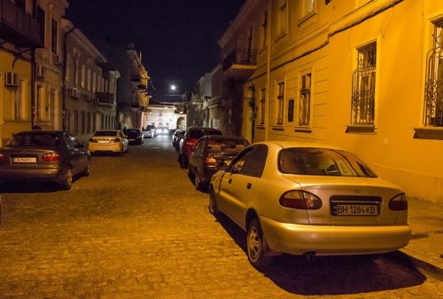 Воронцовский переулок в центре Одессы снова полон автомобилей (фото)