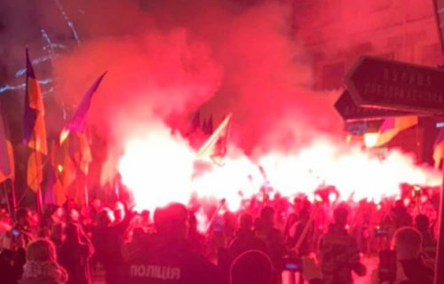 Одесские патриоты зажгли фаеры в память о погибших бойцах «Азова» (фото, видео)