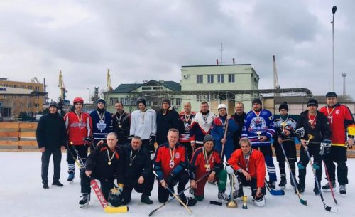 Ветераны Измаильского пограничного отряда приняли участие в хоккейном чемпионате (фото)