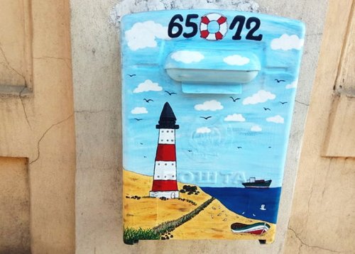 В Одессе почтовый ящик превратили в картину (фото)