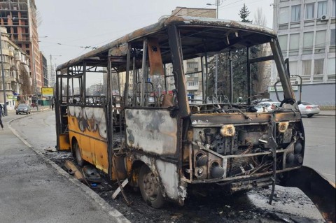 В Киеве полностью сгорела маршрутка